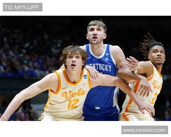 肯塔基大学与休斯顿大学激战正酣NCAA赛场精彩对决引人瞩目